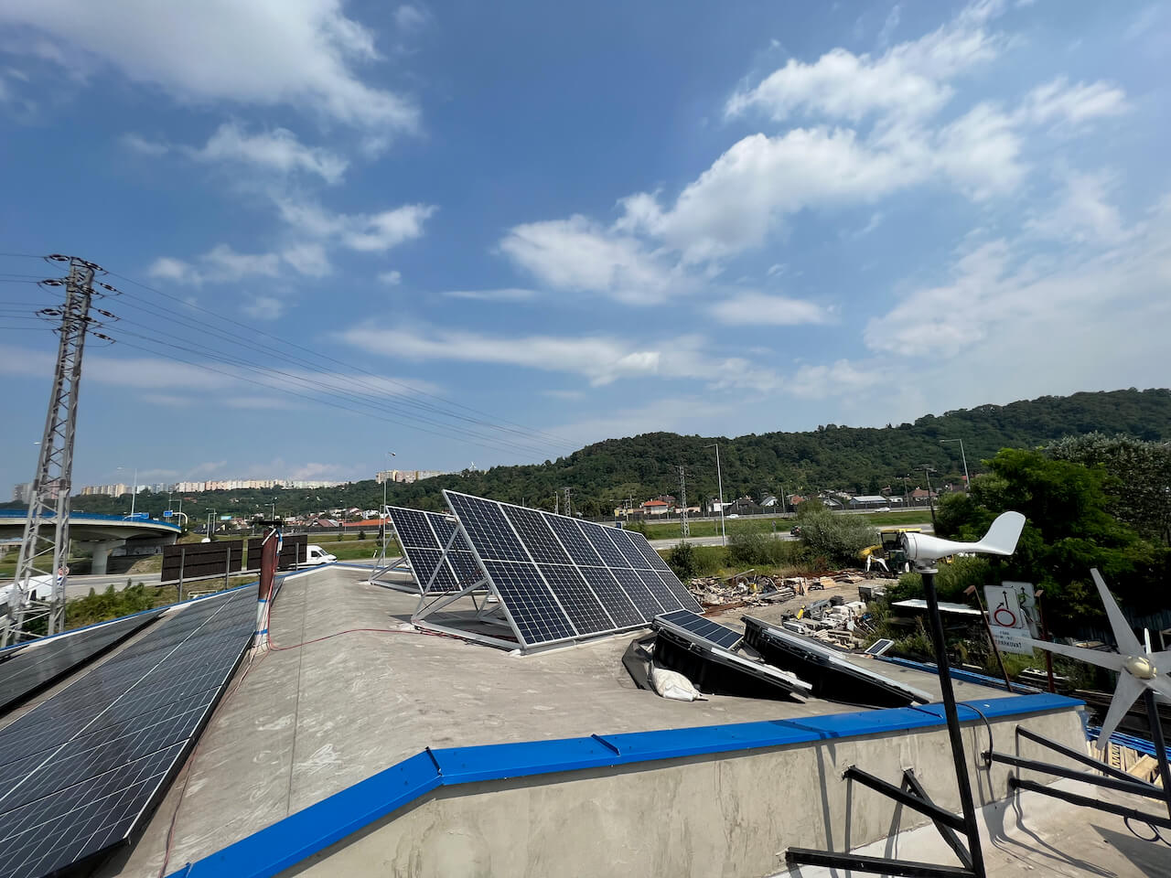 Jak využíváme fotovoltaiku my: Případová studie naší společnosti